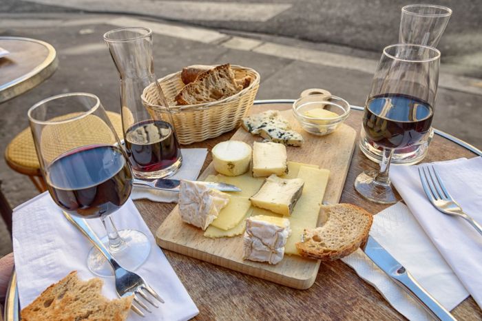 Le Marais Paris Tour with Wine & Cheese Tasting